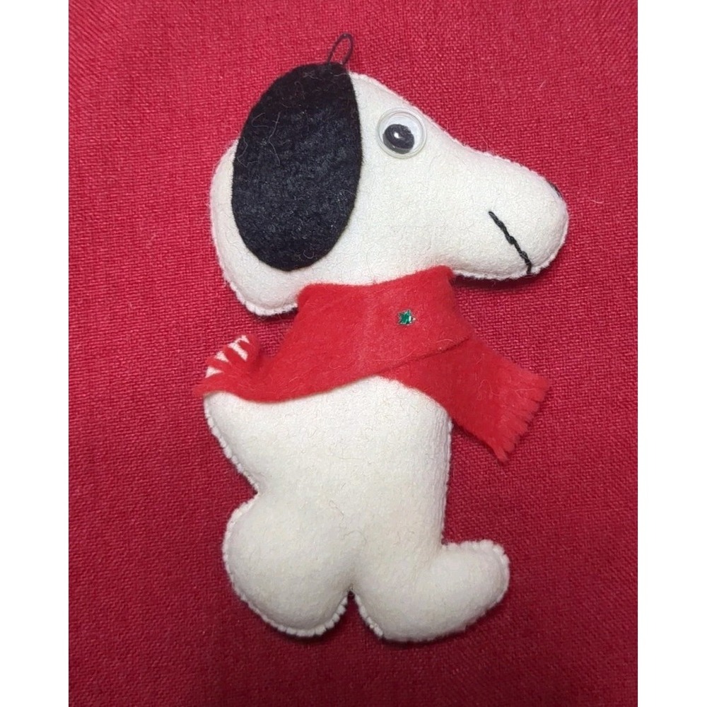 Vintage‎ 1970s Peanuts Snoopy Dog in Red Scarf Felt 5" Christmas Decor Ornament